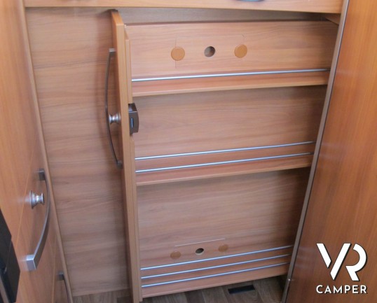 Hymer Exsis-T 414 - camper semintegrale usato, con letto matrimoniale trasversale in coda, veranda e portabici. Su meccanica Fiat Ducato 130 CV. Itali