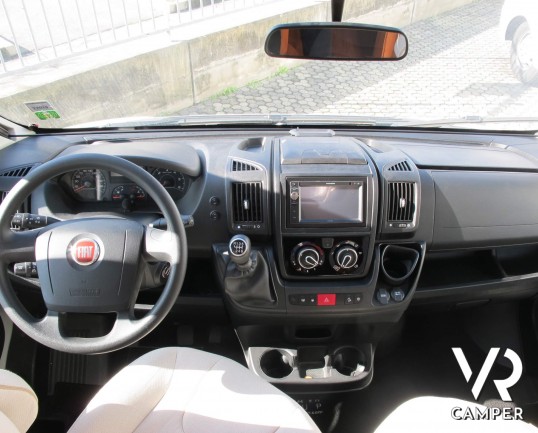 Hymer Exsis-T 414 - camper semintegrale usato, con letto matrimoniale trasversale in coda, veranda e portabici. Su meccanica Fiat Ducato 130 CV. Itali