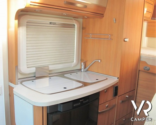 Hymer Exsis-T 414 - camper semintegrale usato, con letto matrimoniale trasversale in coda, veranda e portabici. Su meccanica Fiat Ducato 130 CV. Itali