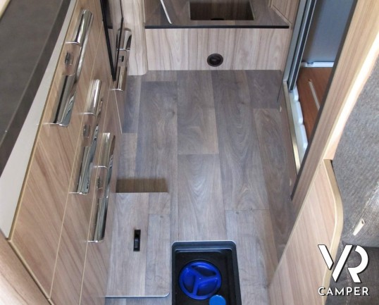 Hymer Exsis I 474 - camper nuovo motorhome compatto, con letti gemelli e basculante, doppio pavimento, garage - ItaliaVR vendita camper torino e piemo