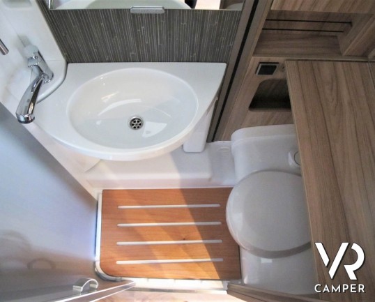 Hymer Exsis I 474 - camper nuovo motorhome compatto, con letti gemelli e basculante, doppio pavimento, garage - ItaliaVR vendita camper torino e piemo