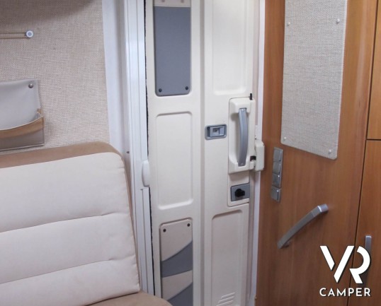 Hymer Tramp 612 CL - camper usato semintegrale 3 posti letto, dotato di veranda, retrocamera, antenna tv, climatizzatore. In visione alla sede ItaliaV