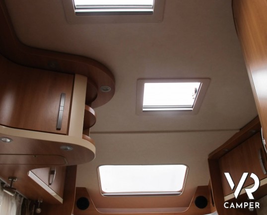 Hymer Tramp 612 CL - camper usato semintegrale 3 posti letto, dotato di veranda, retrocamera, antenna tv, climatizzatore. In visione alla sede ItaliaV