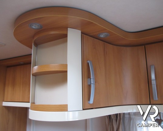 Hymer Tramp 612 CL - camper usato semintegrale 3 posti letto, dotato di veranda, retrocamera, antenna tv, climatizzatore. In visione alla sede ItaliaV