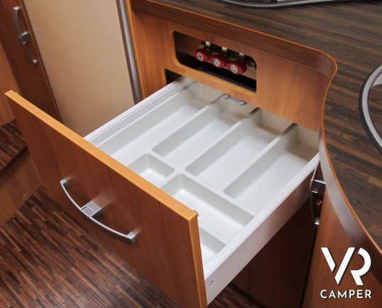 Hymer Tramp 612 CL - camper usato semintegrale 3 posti letto, dotato di veranda, retrocamera, antenna tv, climatizzatore. In visione alla sede ItaliaV