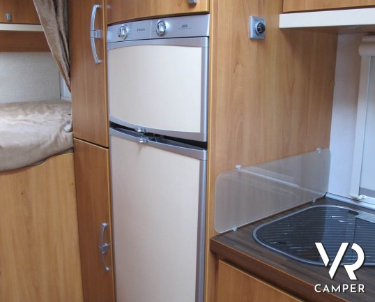 Hymer Tramp 612 CL - camper usato semintegrale 3 posti letto, dotato di veranda, retrocamera, antenna tv, climatizzatore. In visione alla sede ItaliaV