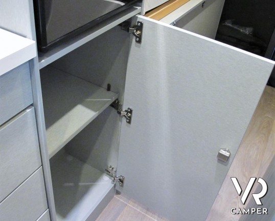 Hymer Van 600 FREE - camper furgonato nuovo modello 2020, con letto sul tetto sollevabile, su motore 160 cv - camper in vendita da ItaliaVR a Torino