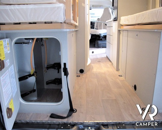 Hymer Van 600 FREE - camper furgonato nuovo modello 2020, con letto sul tetto sollevabile, su motore 160 cv - camper in vendita da ItaliaVR a Torino
