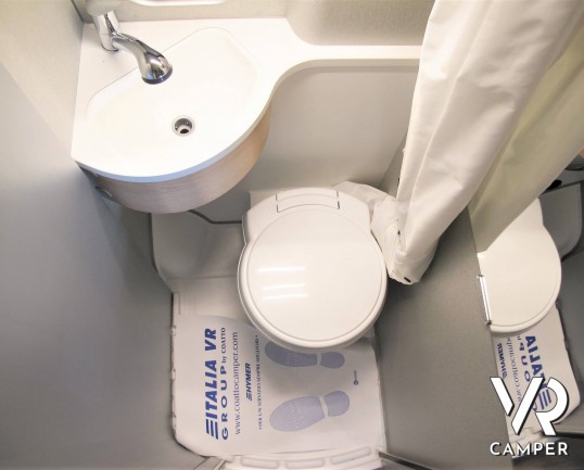 Hymer Van 600 FREE - camper furgonato nuovo modello 2020, con letto sul tetto sollevabile, su motore 160 cv - camper in vendita da ItaliaVR a Torino