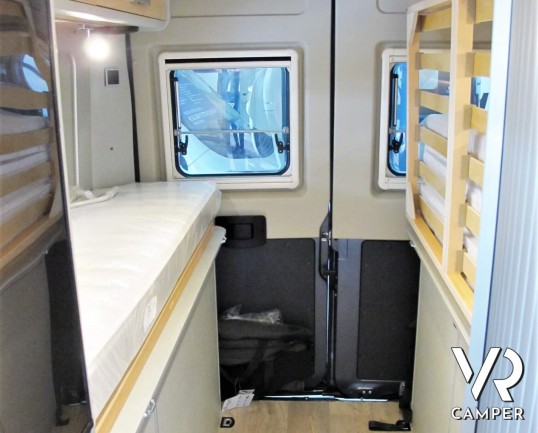 Hymer Van 600 FREE - camper furgonato nuovo modello 2020, con letto sul tetto sollevabile, su motore 160 cv - camper in vendita da ItaliaVR a Torino