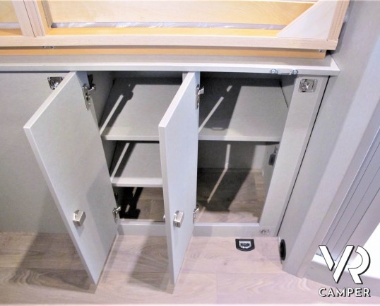 Hymer Van 600 FREE - camper furgonato nuovo modello 2020, con letto sul tetto sollevabile, su motore 160 cv - camper in vendita da ItaliaVR a Torino