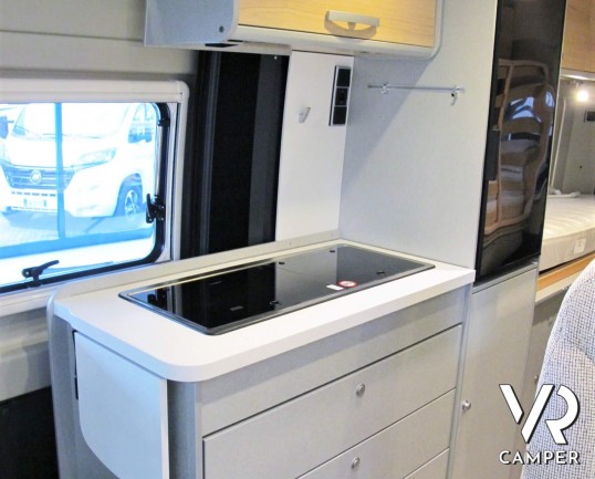 Hymer Van 600 FREE - camper furgonato nuovo modello 2020, con letto sul tetto sollevabile, su motore 160 cv - camper in vendita da ItaliaVR a Torino