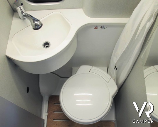 Hymer Van 600 FREE Campus - camper nuovo furgonato 2020, meccanica Mercedes, colore bianco, con letto sul tetto - ItaliaVR