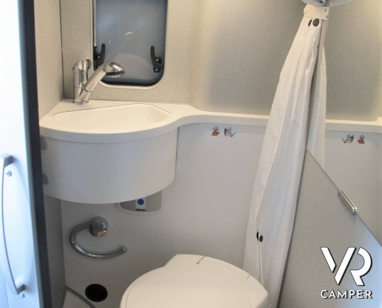 Hymer Van 600 FREE Campus - camper nuovo furgonato 2020, meccanica Mercedes, colore bianco, con letto sul tetto - ItaliaVR