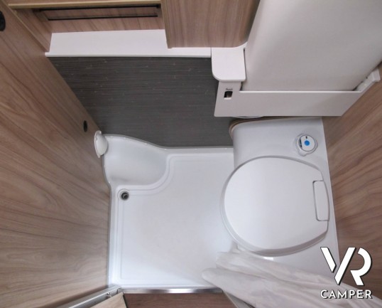 HymerCar Grand Canyon S - camper usato furgonato, colore blu pastello, su potente meccanica Mercedes 4x4 - Italiavr vendita camper Druento Torino