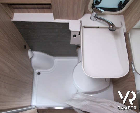 HymerCar Grand Canyon S - camper usato furgonato, colore blu pastello, su potente meccanica Mercedes 4x4 - Italiavr vendita camper Druento Torino