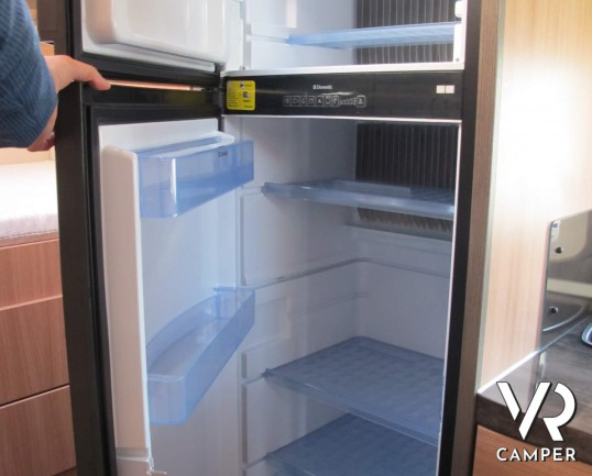 Knaus SkyWave 650 MG - camper semintegrale usato, semintegrale recente del 2016, su meccanica Ducato 130 CV, dotato di veranda, retrocamera, sensori