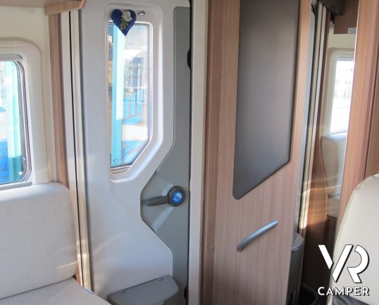 Knaus SkyWave 650 MG - camper semintegrale usato, semintegrale recente del 2016, su meccanica Ducato 130 CV, dotato di veranda, retrocamera, sensori