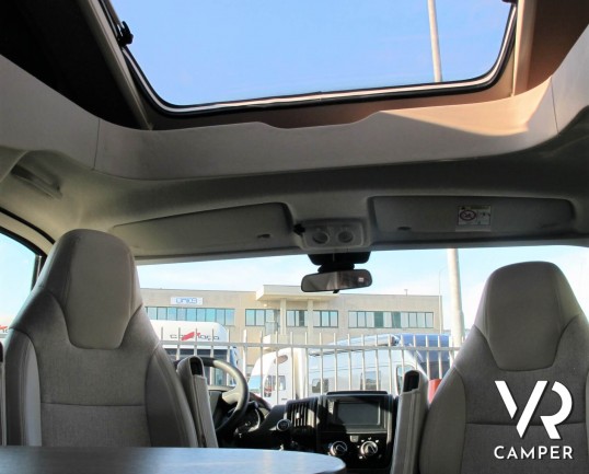 Knaus SkyWave 650 MG - camper semintegrale usato, semintegrale recente del 2016, su meccanica Ducato 130 CV, dotato di veranda, retrocamera, sensori