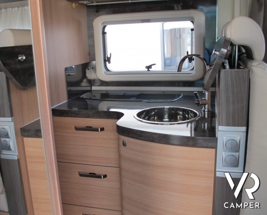 Knaus SkyWave 650 MG - camper semintegrale usato, semintegrale recente del 2016, su meccanica Ducato 130 CV, dotato di veranda, retrocamera, sensori