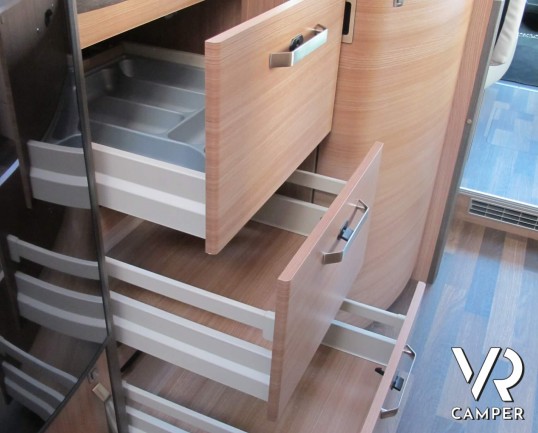 Knaus SkyWave 650 MG - camper semintegrale usato, semintegrale recente del 2016, su meccanica Ducato 130 CV, dotato di veranda, retrocamera, sensori