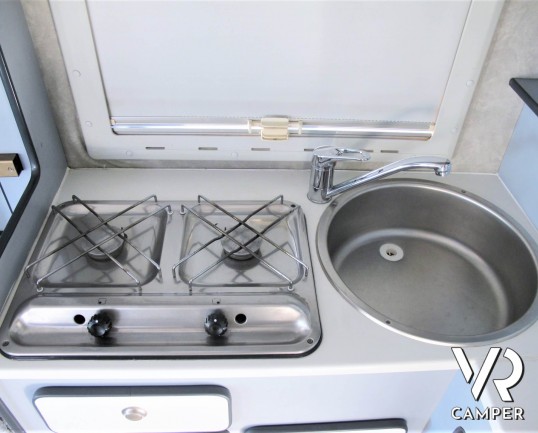 Allcar Nabilia 545 - camper monoscocca con cellula monoblocco in vetroresina, 4 posti letto, pochissimi chilometri. Visionabile alla sede ItaliaVR a T