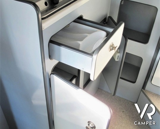 Allcar Nabilia 545 - camper monoscocca con cellula monoblocco in vetroresina, 4 posti letto, pochissimi chilometri. Visionabile alla sede ItaliaVR a T