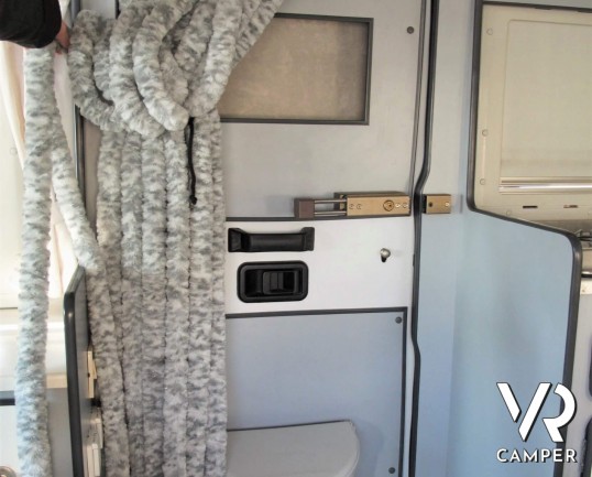 Allcar Nabilia 545 - camper monoscocca con cellula monoblocco in vetroresina, 4 posti letto, pochissimi chilometri. Visionabile alla sede ItaliaVR a T