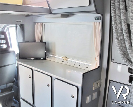 Allcar Nabilia 545 - camper monoscocca con cellula monoblocco in vetroresina, 4 posti letto, pochissimi chilometri. Visionabile alla sede ItaliaVR a T