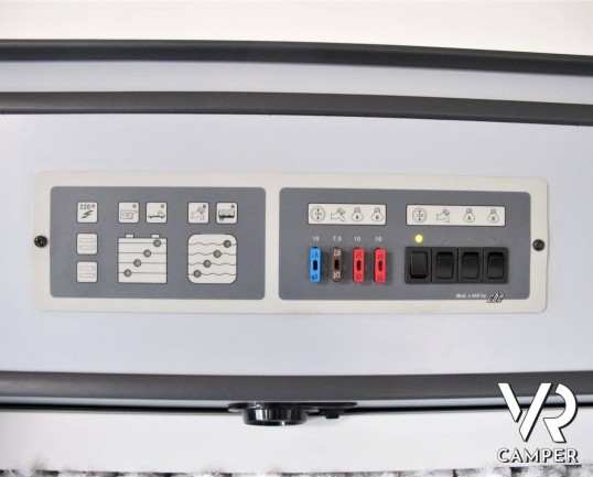 Allcar Nabilia 545 - camper monoscocca con cellula monoblocco in vetroresina, 4 posti letto, pochissimi chilometri. Visionabile alla sede ItaliaVR a T