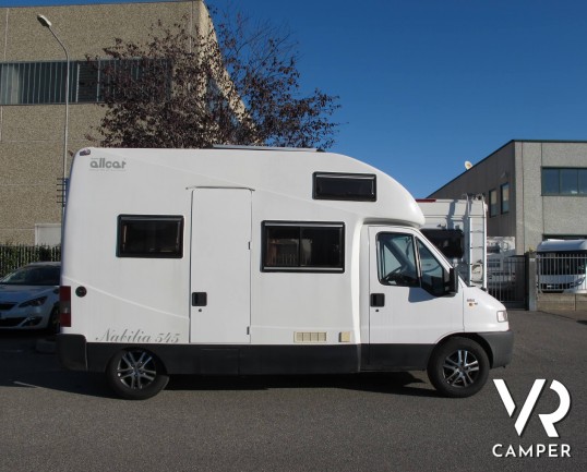Allcar Nabilia 545 - camper monoscocca con cellula monoblocco in vetroresina, 4 posti letto, pochissimi chilometri. Visionabile alla sede ItaliaVR a T