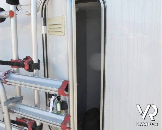 Allcar Nabilia 545 - camper monoscocca con cellula monoblocco in vetroresina, 4 posti letto, pochissimi chilometri. Visionabile alla sede ItaliaVR a T