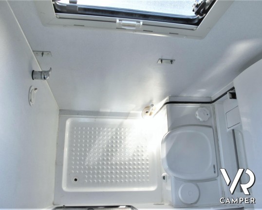 Allcar Nabilia 545 - camper monoscocca con cellula monoblocco in vetroresina, 4 posti letto, pochissimi chilometri. Visionabile alla sede ItaliaVR a T