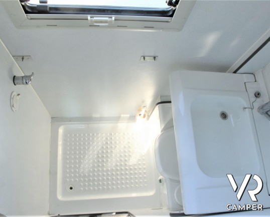 Allcar Nabilia 545 - camper monoscocca con cellula monoblocco in vetroresina, 4 posti letto, pochissimi chilometri. Visionabile alla sede ItaliaVR a T