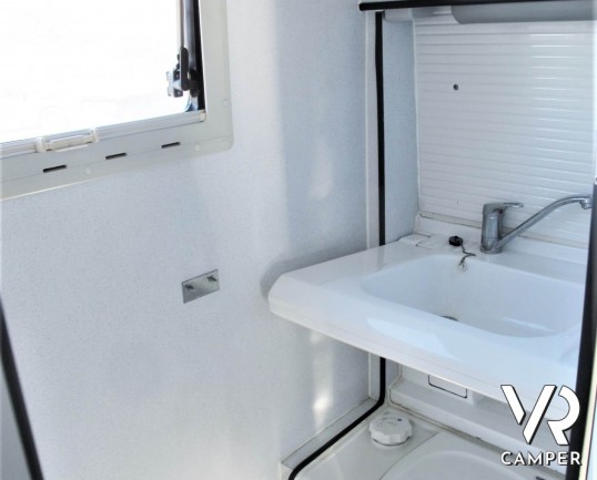 Allcar Nabilia 545 - camper monoscocca con cellula monoblocco in vetroresina, 4 posti letto, pochissimi chilometri. Visionabile alla sede ItaliaVR a T