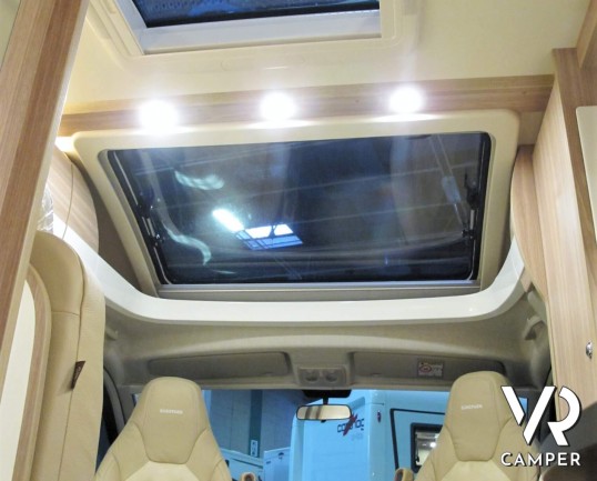 Burstner Travel Van 620 - Nuovo modello camper semintegrale in versione compatta, grazie al design esterno del cupolino dalla forma slanciata che conf