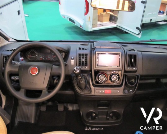 Burstner Travel Van 620 - Nuovo modello camper semintegrale in versione compatta, grazie al design esterno del cupolino dalla forma slanciata che conf