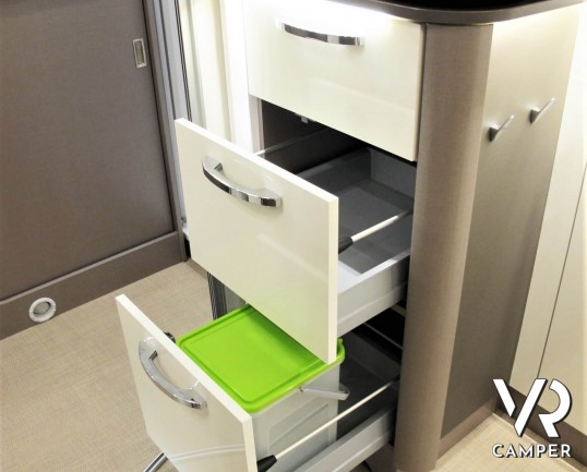 Burstner Lyseo TD Privilège 680 - camper semintegrale con letto basculante, dinette apribile, bagno con doccia separata, senza barriere architettonich