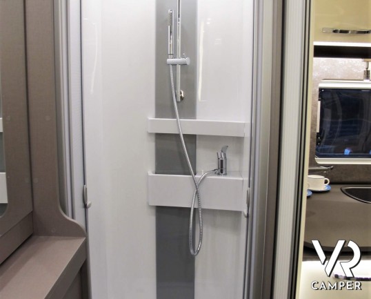 Burstner Lyseo TD Privilège 680 - camper semintegrale con letto basculante, dinette apribile, bagno con doccia separata, senza barriere architettonich