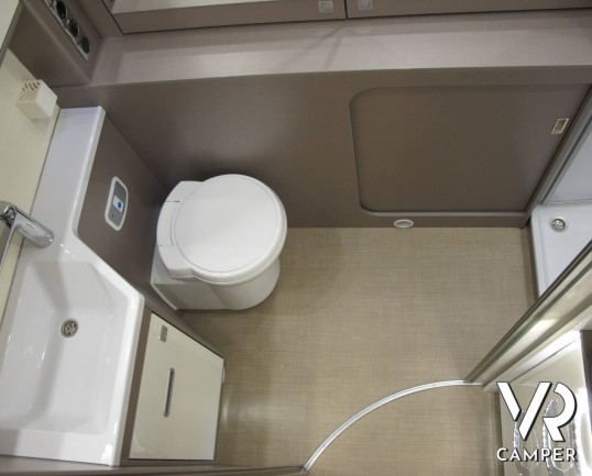 Burstner Lyseo TD Privilège 680 - camper semintegrale con letto basculante, dinette apribile, bagno con doccia separata, senza barriere architettonich