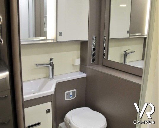 Burstner Lyseo TD Privilège 680 - camper semintegrale con letto basculante, dinette apribile, bagno con doccia separata, senza barriere architettonich