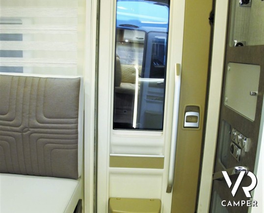 Burstner Lyseo TD Privilège 680 - camper semintegrale con letto basculante, dinette apribile, bagno con doccia separata, senza barriere architettonich