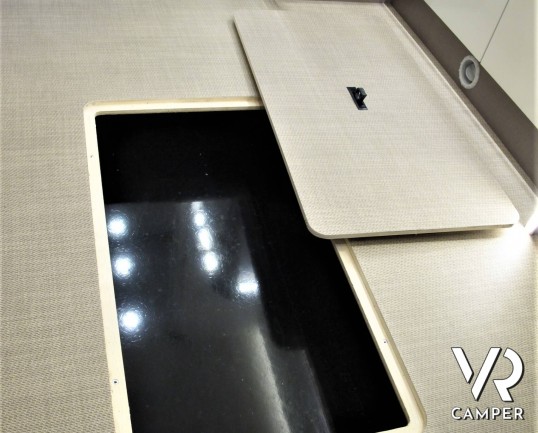 Burstner Lyseo TD Privilège 680 - camper semintegrale con letto basculante, dinette apribile, bagno con doccia separata, senza barriere architettonich