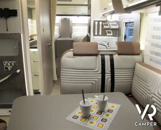 Burstner Lyseo TD Privilège 690 - camper semintegrale con letti gemelli e garage, cucina a L, oblò panoramico, doppio pavimento