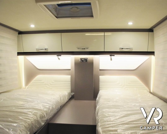 Burstner Lyseo TD Privilège 690 - camper semintegrale con letti gemelli e garage, cucina a L, oblò panoramico, doppio pavimento