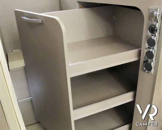 Burstner Lyseo TD Privilège 690 - camper semintegrale con letti gemelli e garage, cucina a L, oblò panoramico, doppio pavimento