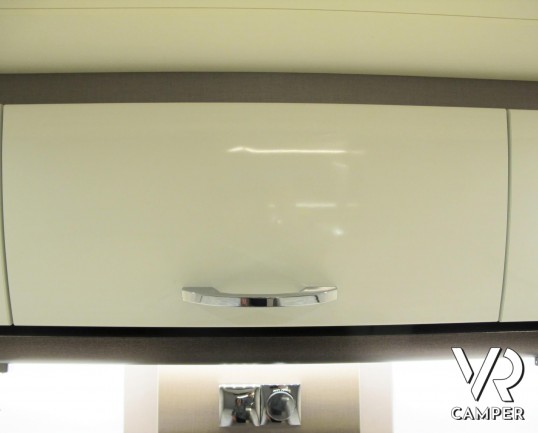 Burstner Lyseo TD Privilège 690 - camper semintegrale con letti gemelli e garage, cucina a L, oblò panoramico, doppio pavimento