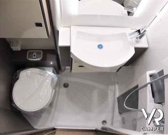 Burstner Lyseo TD Privilège 690 - camper semintegrale con letti gemelli e garage, cucina a L, oblò panoramico, doppio pavimento