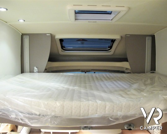 Burstner Lyseo TD Privilège 690 - camper semintegrale con letti gemelli e garage, cucina a L, oblò panoramico, doppio pavimento