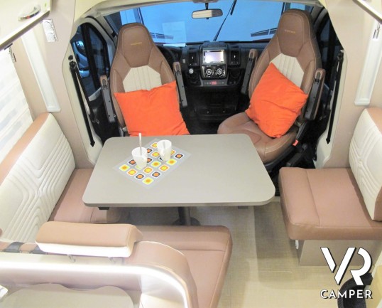 Burstner Lyseo TD Privilège 690 - camper semintegrale con letti gemelli e garage, cucina a L, oblò panoramico, doppio pavimento